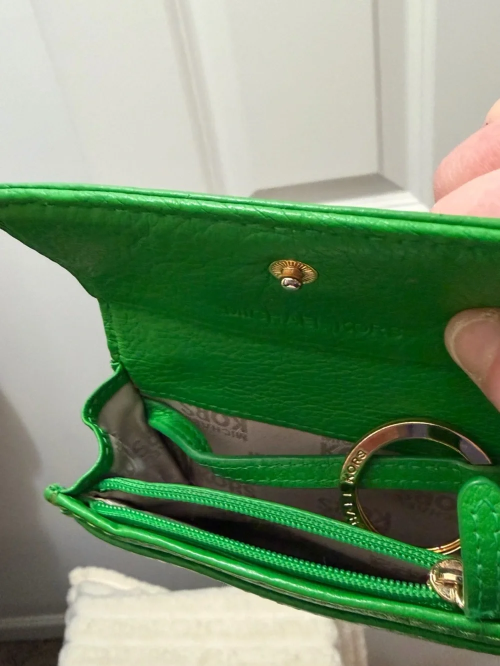 Michael Kors Emerald Green Leather Wallet with ID Card Holder and Key Ring - Picture 4 of 9